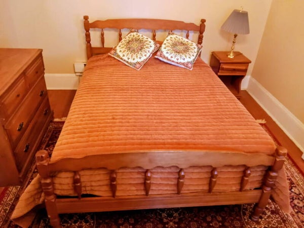 FULL SIZE BED