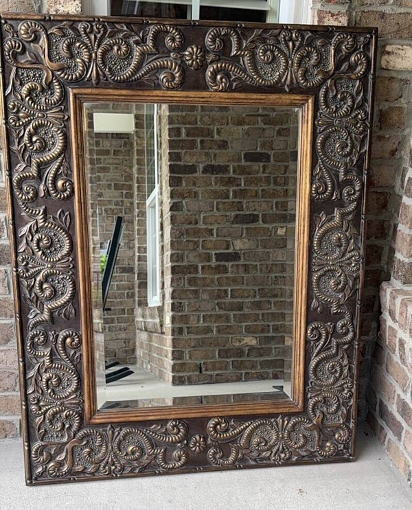 DECORATIVE WOODEN WALL MIRROR