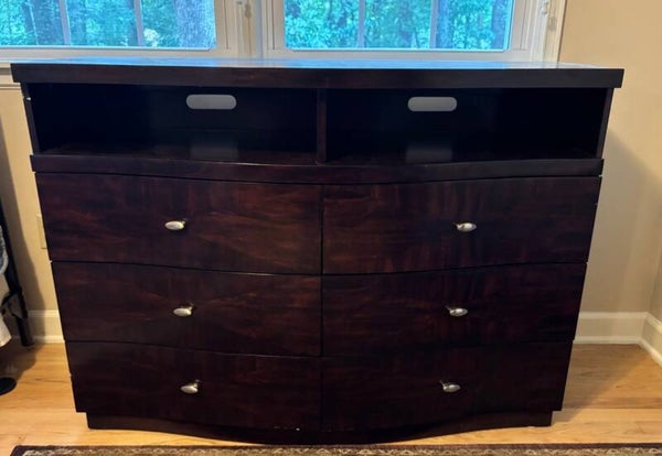 MAGNIFICENT BOW FRONT CHEST OF DRAWERS