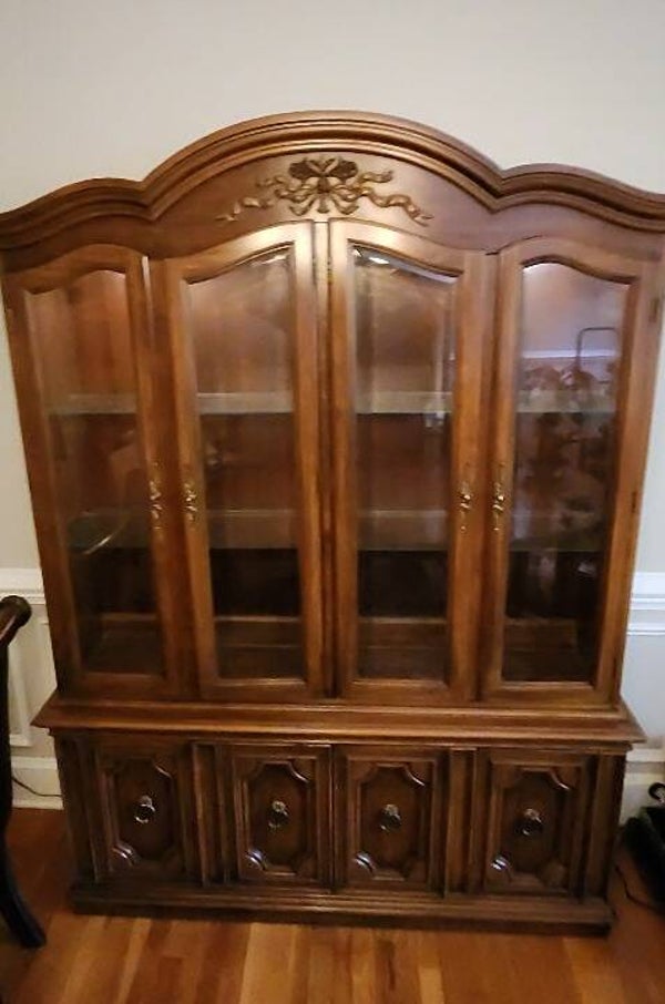 THOMASVILLE CHINA CABINET