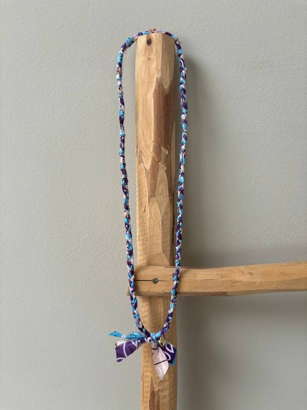 Bandana ketting paars/blauw/lichtroze hartjes bedel