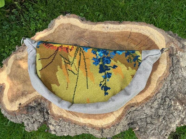 A Slingbag (blauwe bloemen) M