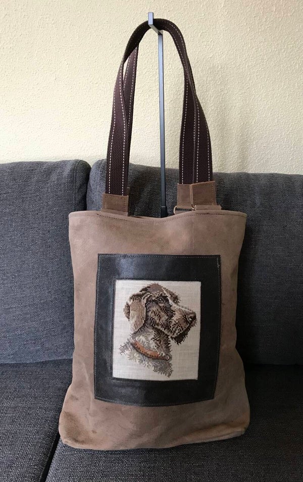 Stoere leren shopper met hondenborduurwerk