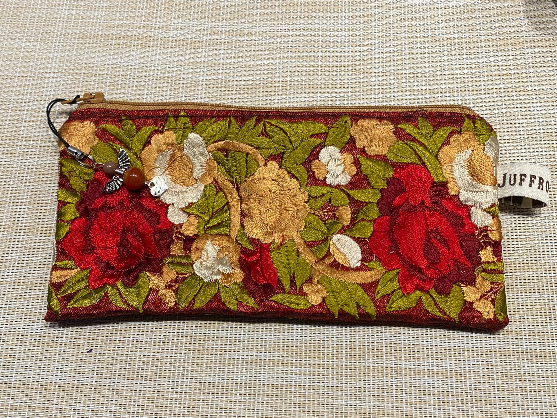 etui sari rode bloem  10x19 cm