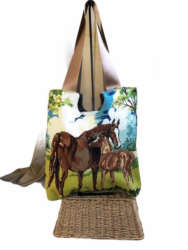 Shopper met paard en veulen.