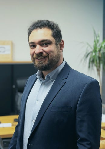 A. Fatehifar