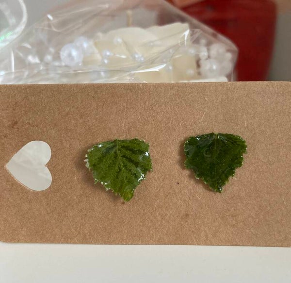 Pieni koivunlehti nappikorvakoru💚