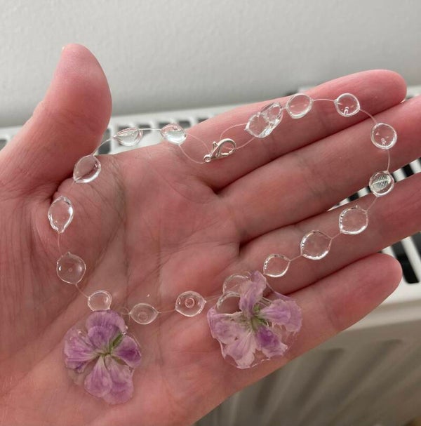 Kastepisara rannekoru kukalla🌸