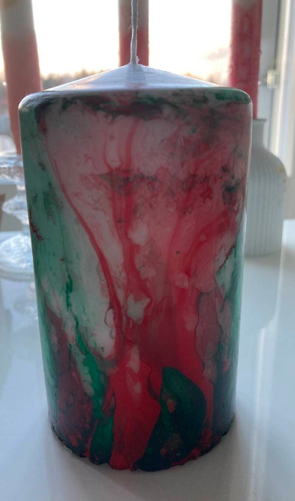 Käsinvärjätty pöytäkynttilä vihreä ja punainen