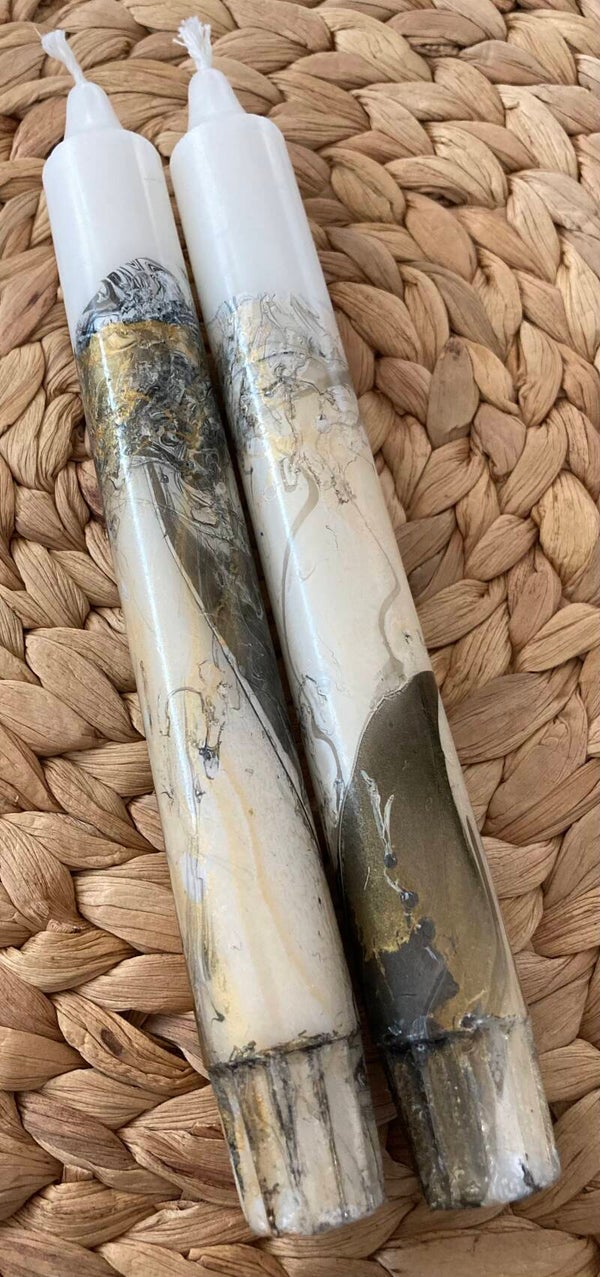 Käsinvärjätty Marble kruunukynttilä 4 kynttilää pakkauksessa