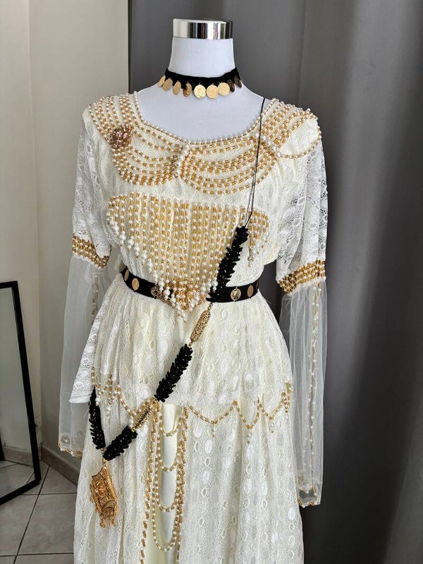 Robe Naili avec broche