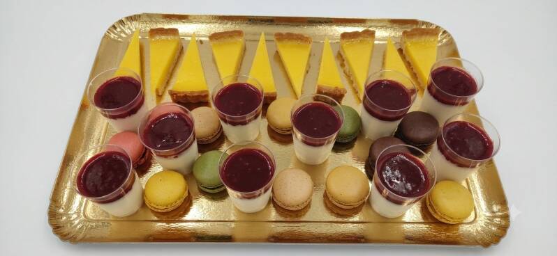 plateau-tarte-citron-macaron-pana-cota-vanille-fruits-rouge-standard.jpg
