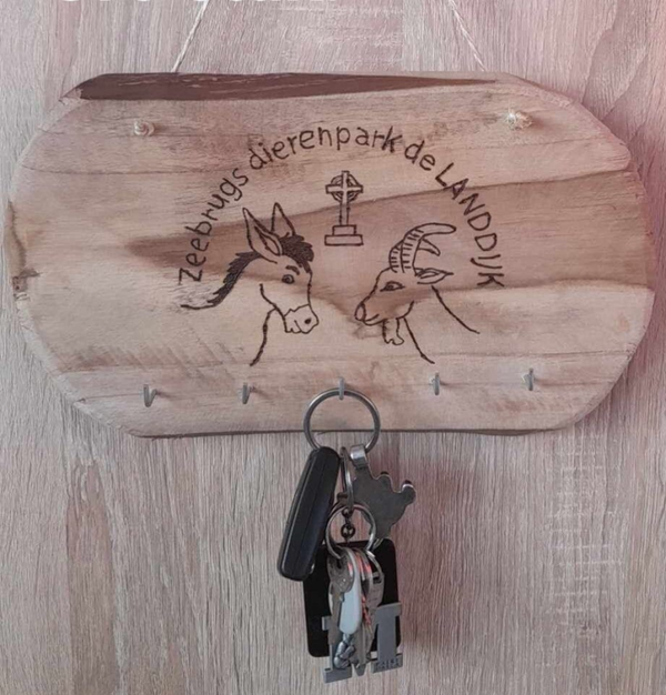 Bord om sleutels op te hangen.