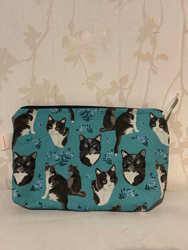 Etui : Zwart Witte katten & vergeet me nietjes