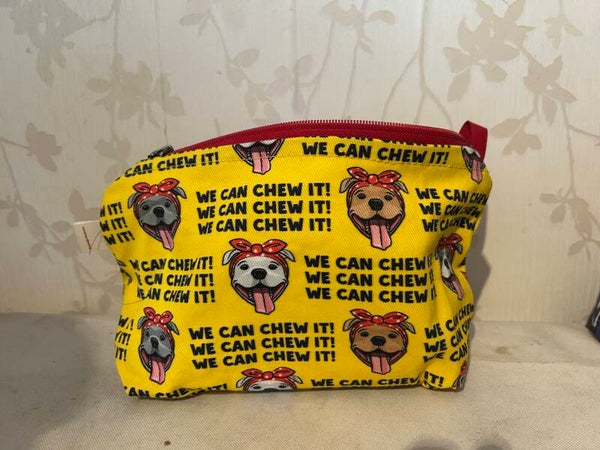 Etui : Pitbull we can chew it