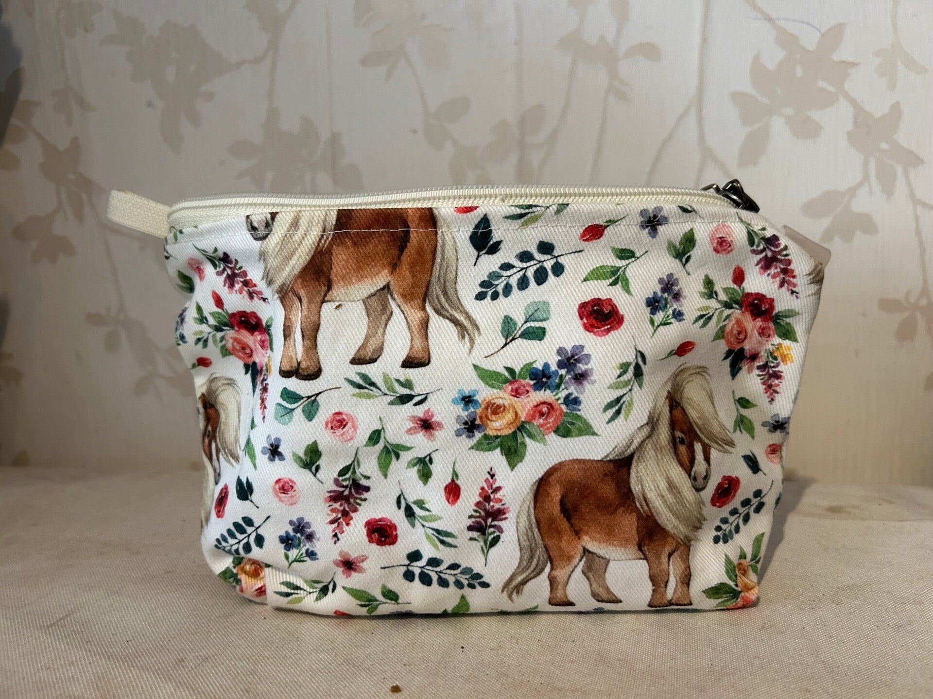 Etui : Pony met bloemen
