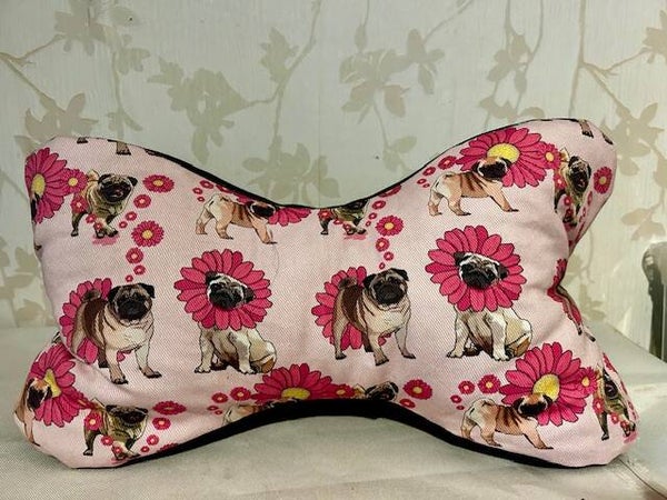 Botkussen : Mops met bloemen