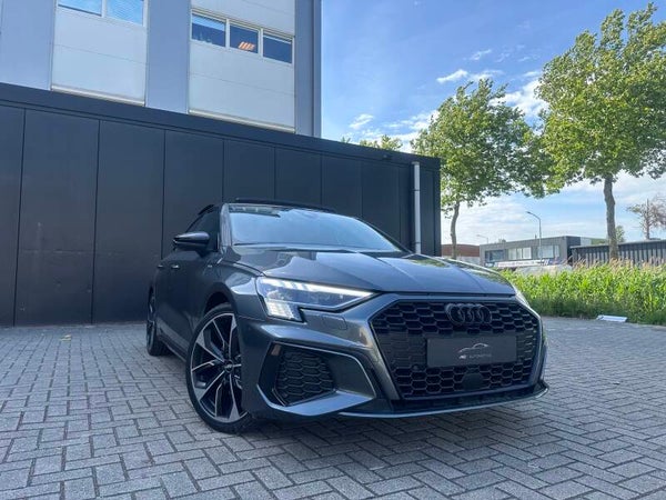 Audi A3 Limusine Boom Full Pano Rs interieur Camera ACC Navi CarPlay Keyless Dode hoek