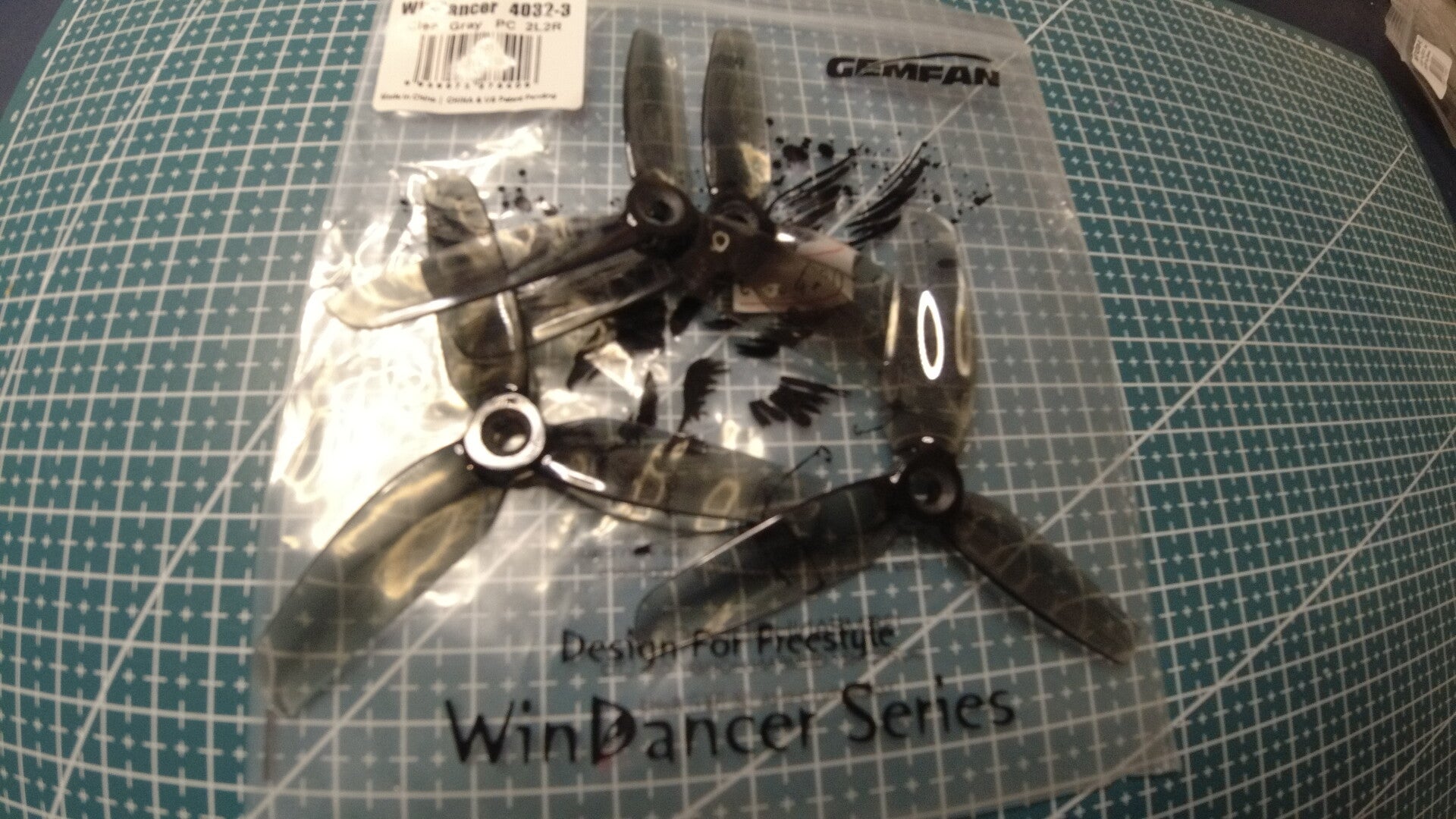 GemFanWinDancer 4032-3 Clear Gray