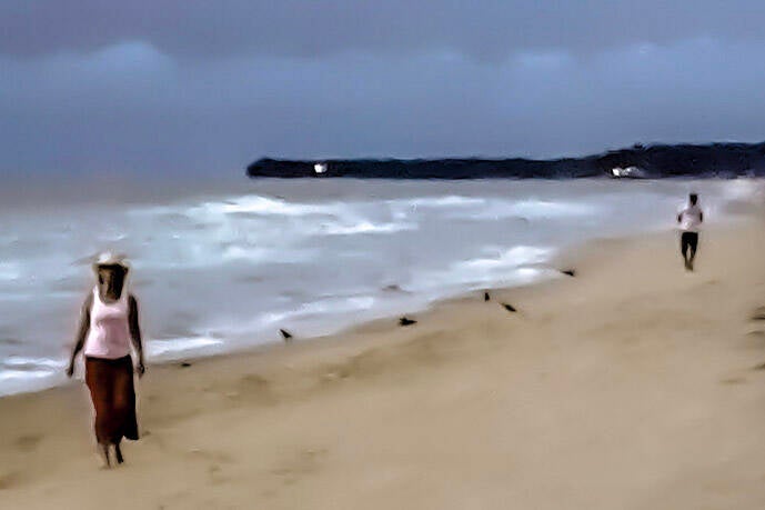 Street phorography India: two beach stollers in impressinonistic takes