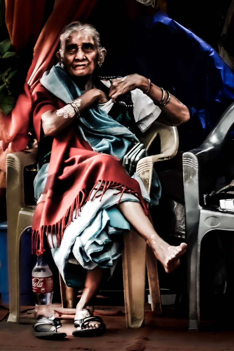 Street photography India: lady posing in colourful clothing