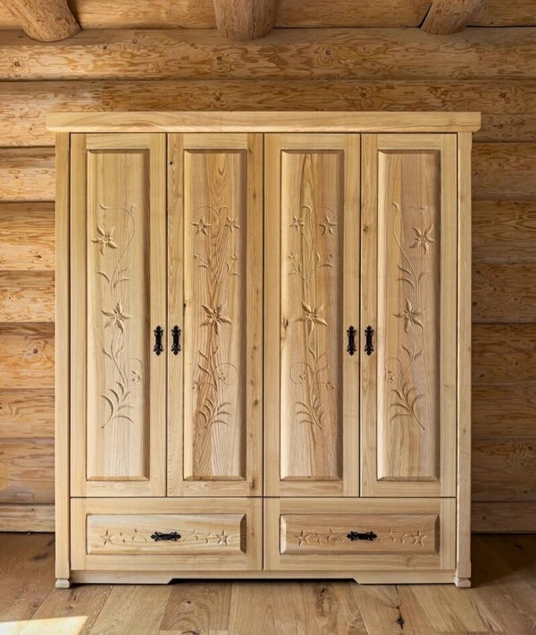 Armoire artisanale en bois massif