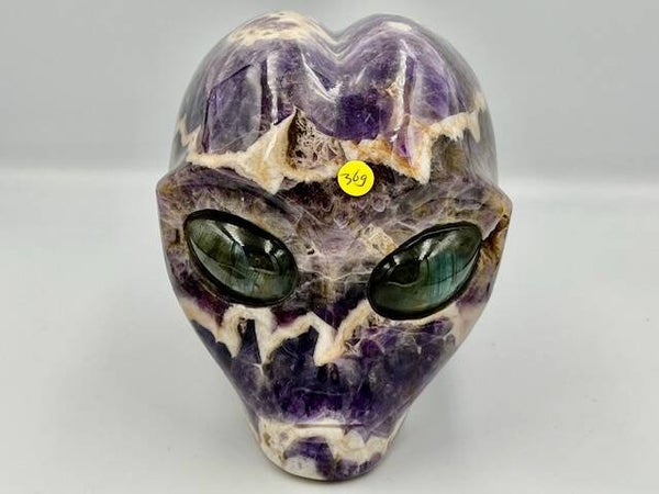 Chevron Amethist Alien Skull met Labradoriet ogen L3: 11x8.5x10.5 cm - 1251 gram