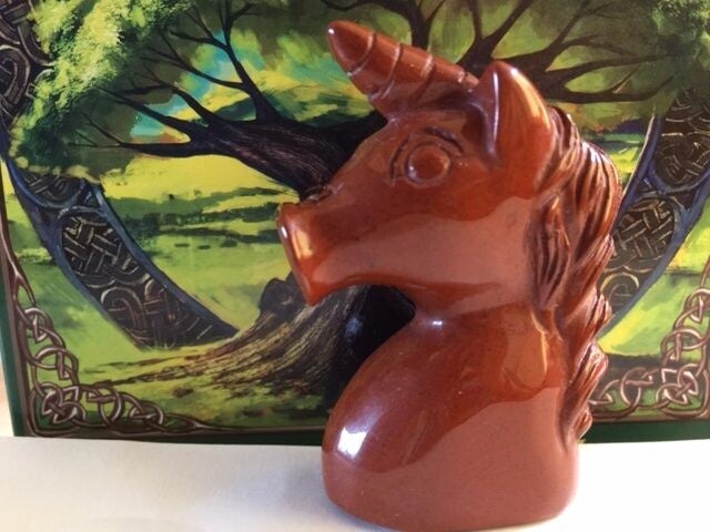 Jaspis Rood – Eenhoorn – Unicorn: 4.5 x 2.5 x 6 cm (lxbrxh) - 75 gram