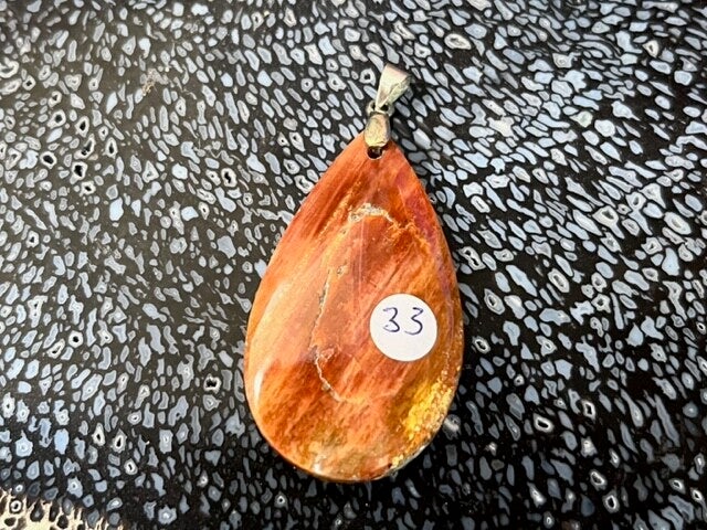 Versteend Hout Hanger nr 7 - 4.6 x 2.6 cm - Cabochon geslepen