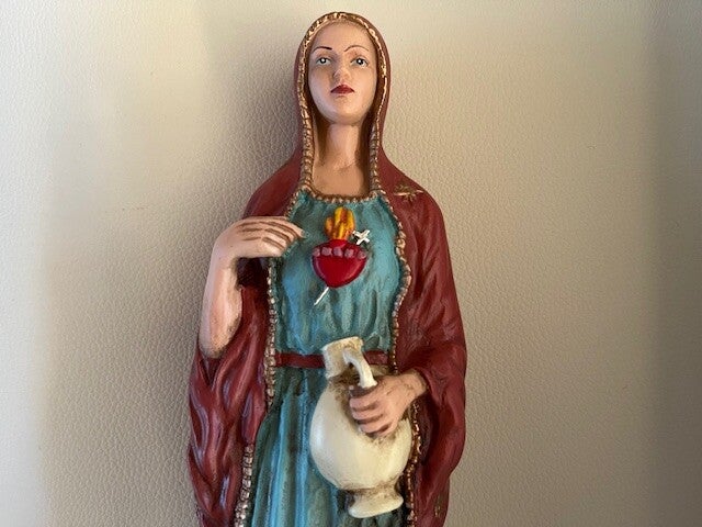 Albast Beeld van Maria Magdalena in kleur: 29,5×8,5×7,7 cm