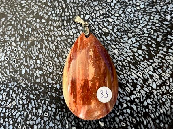 Versteend Hout Hanger nr 6 - 4.9 x 3 cm - cabochon geslepen