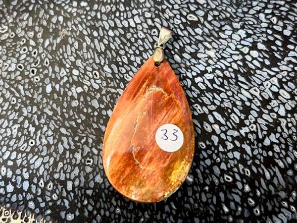 Versteend Hout Hanger nr 7 - 4.6 x 2.6 cm - Cabochon geslepen