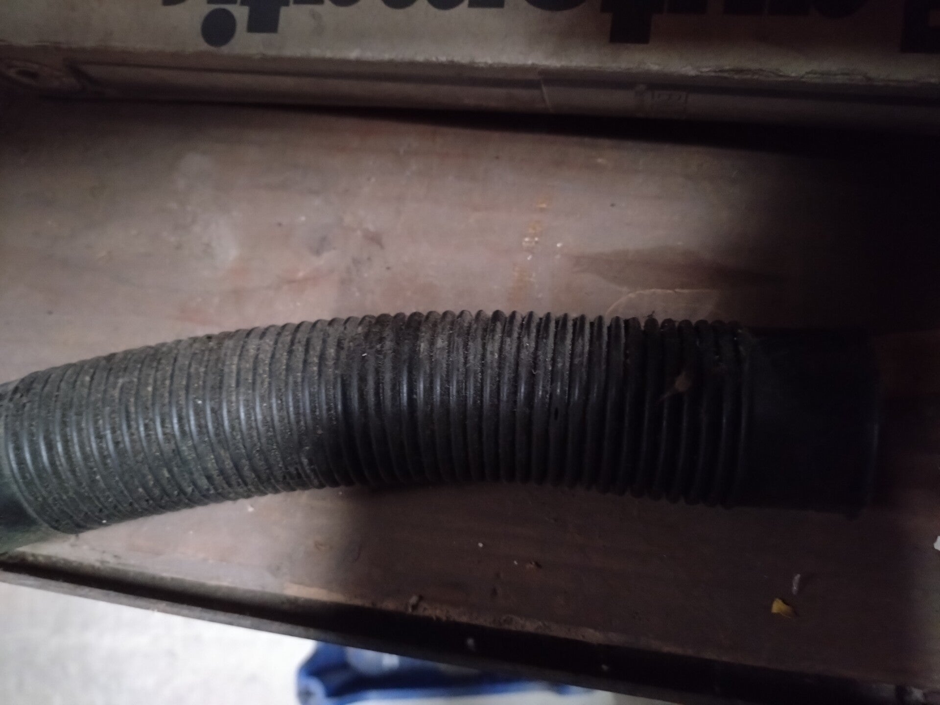 Schlauch für kühlblech vom Motorgehäuse