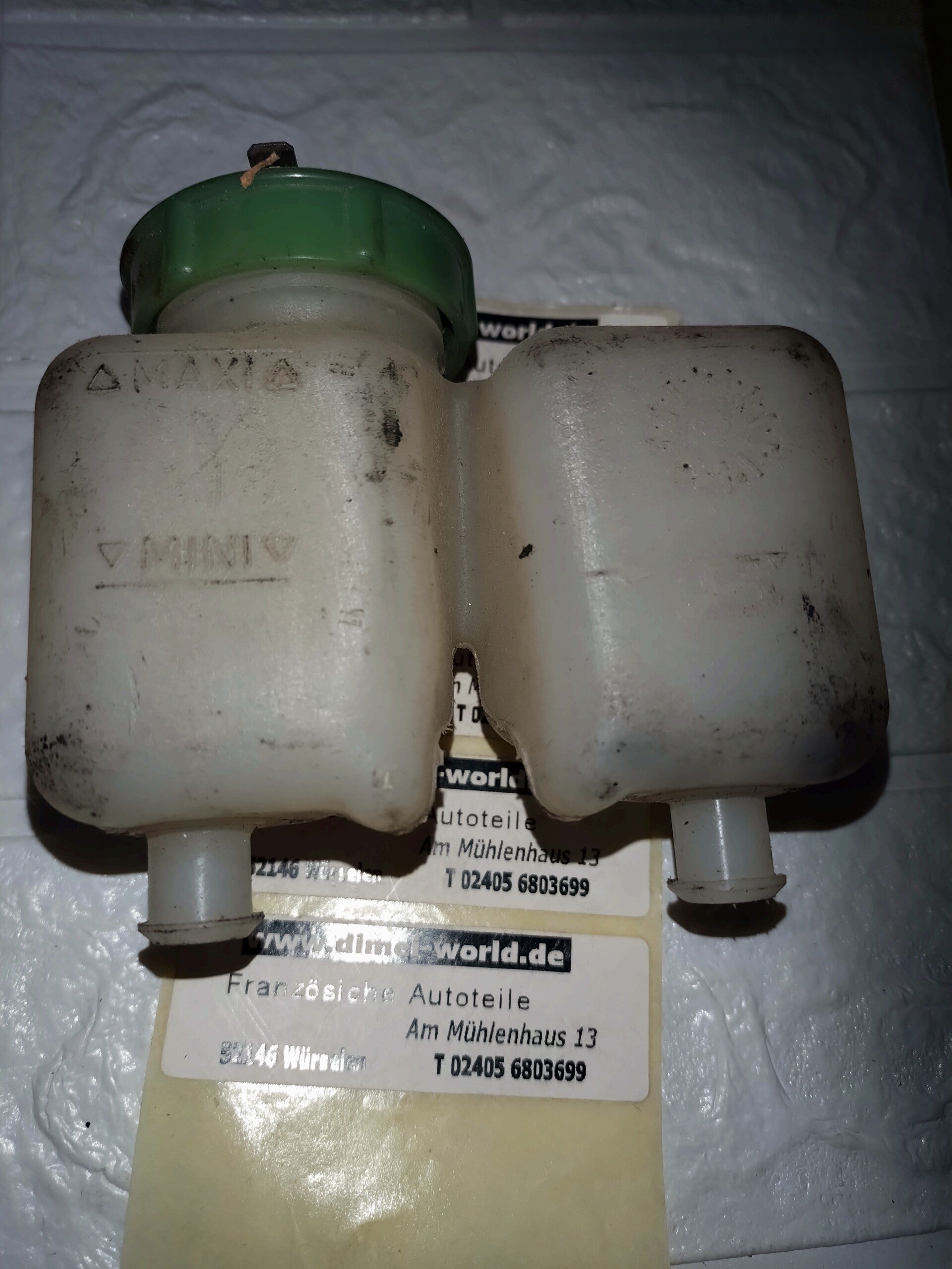 Behälter für Bremsflüssigkeit LHM grün gebr.