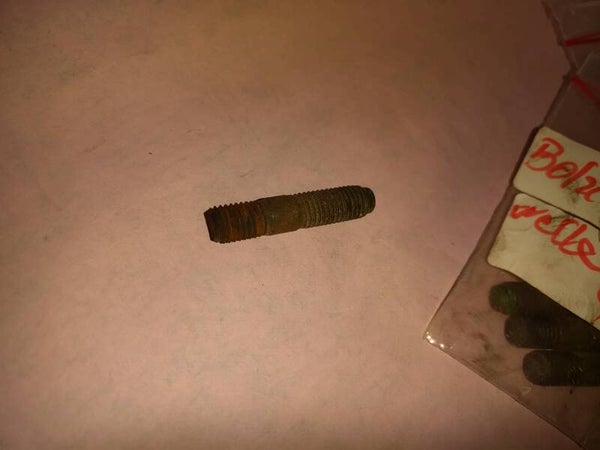 Stebolzen 9mm am Getriebeflansch