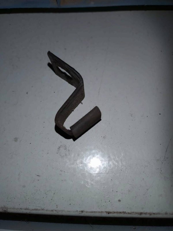 Halter für die Haubenwange/Dreiecksblech