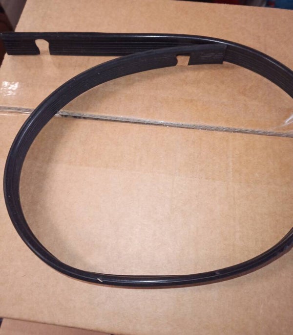 Keder schwarz am hinteren Kotflügel