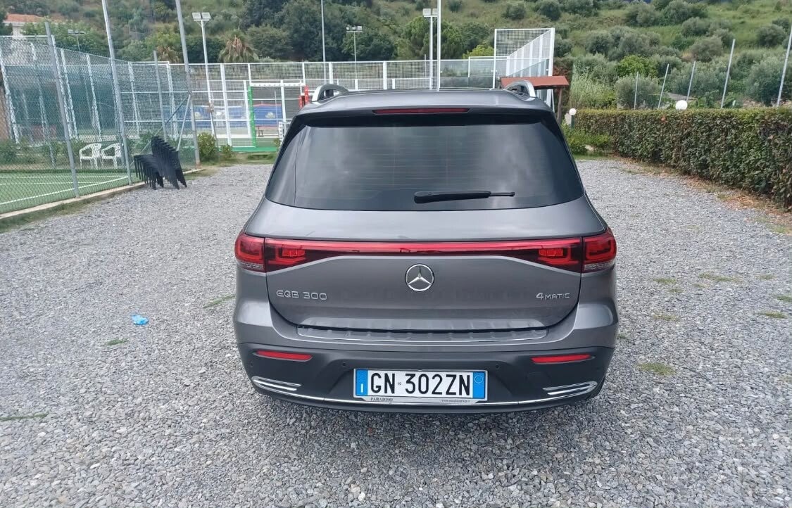 Mercedes-Benz EQB 300  08/2023 km 95.000
