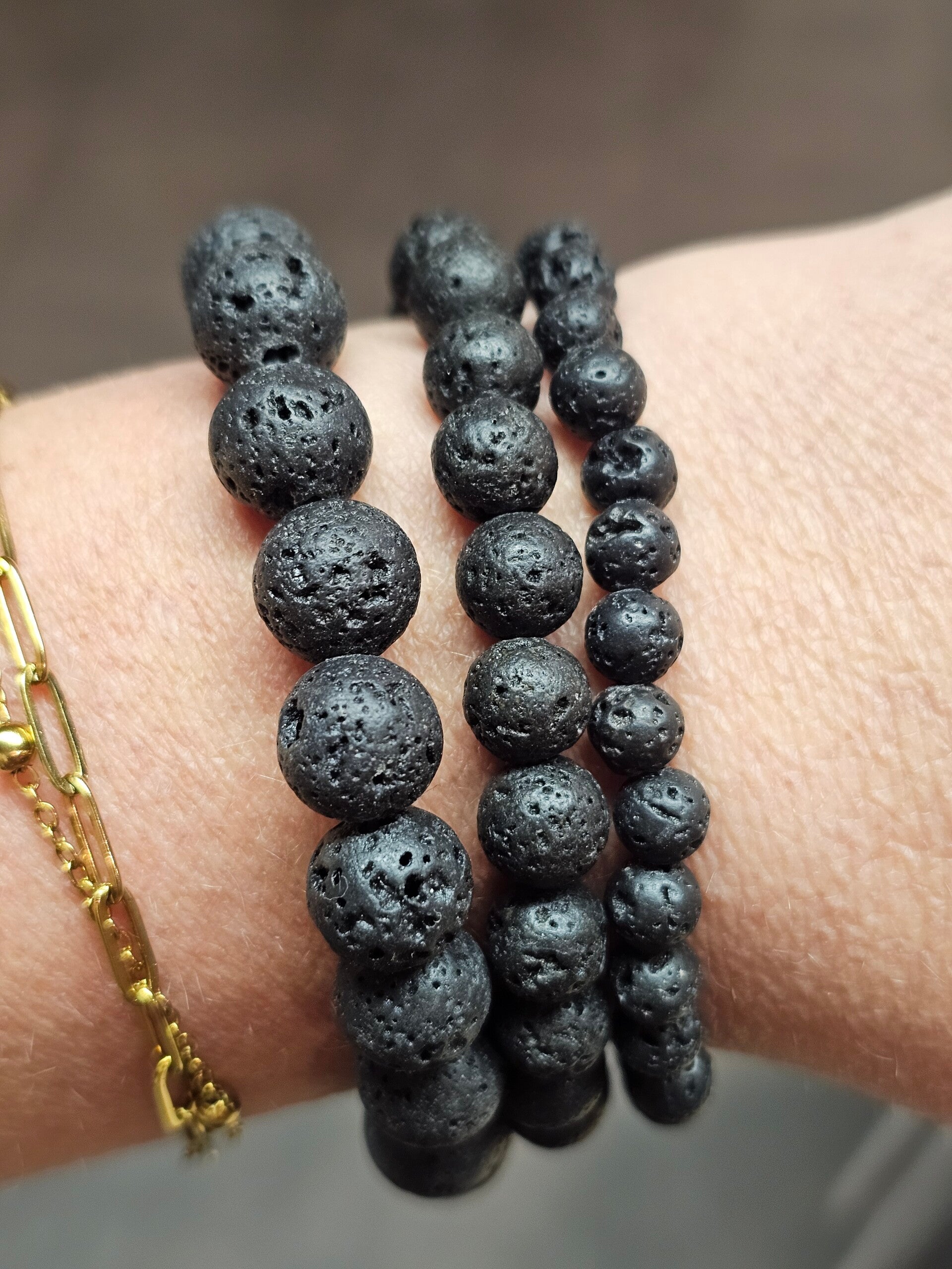 Lavasteen kogelarmband