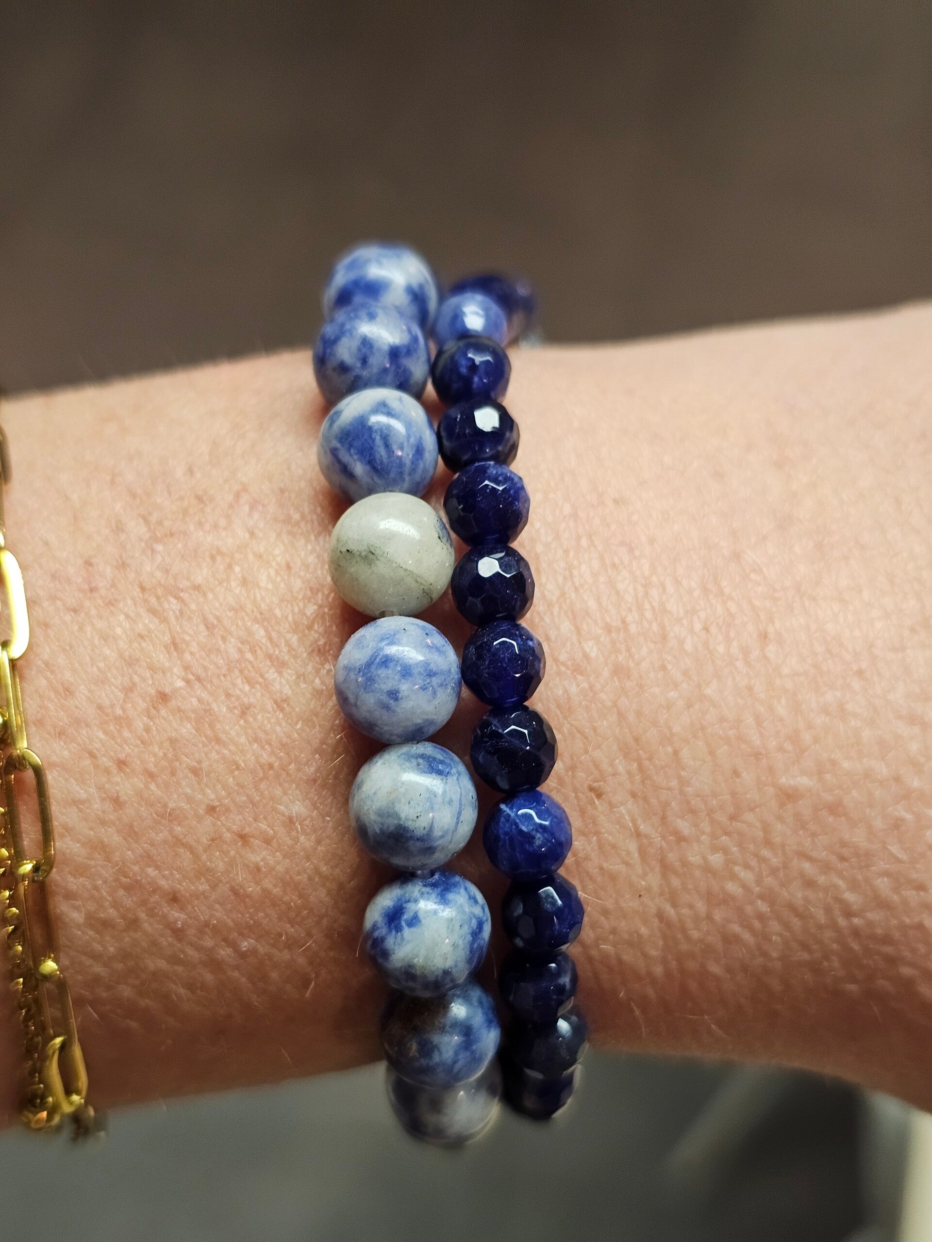 Sodaliet kogelarmband