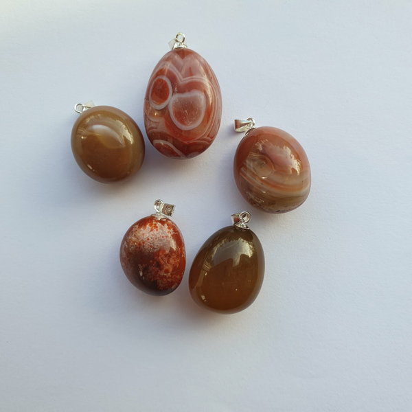 Carneool hanger met 925 zilveren oogje.