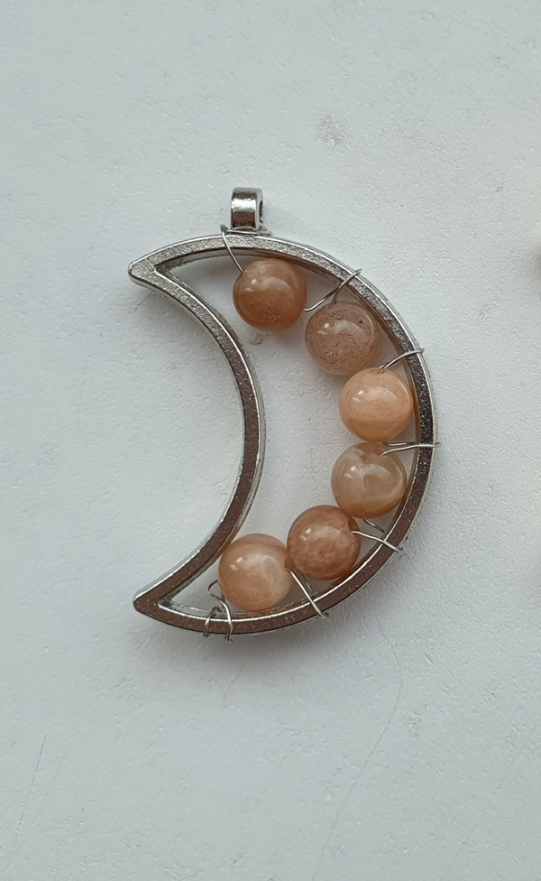 zilvergekleurde maan hanger met Rozenkwarts