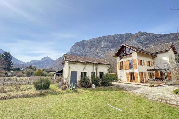 Maison T8 de 224 m2 SAINT-EGREVE