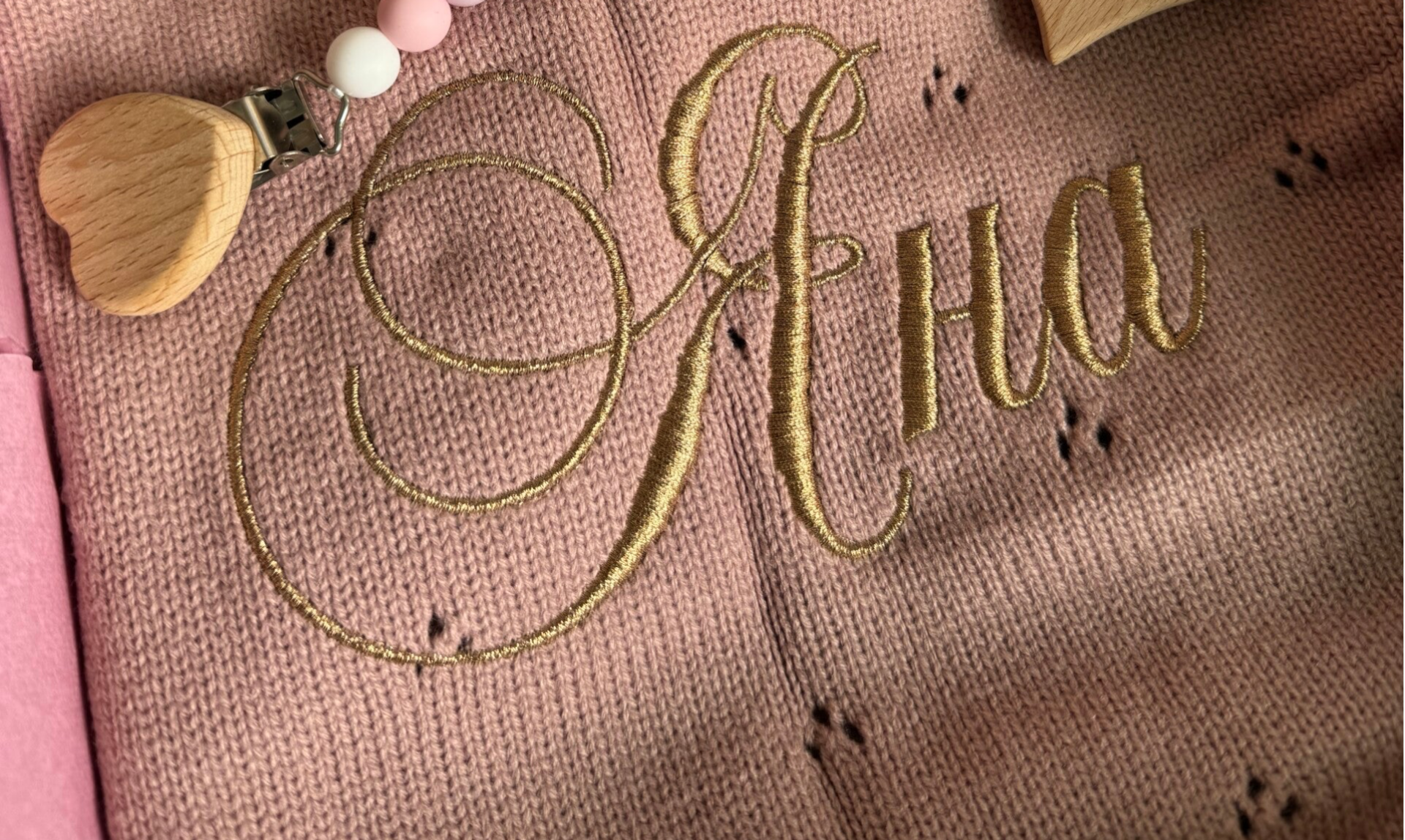 Бродирано плетено одеяло Розово