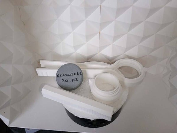 zamykacz do torebki z zakrętką