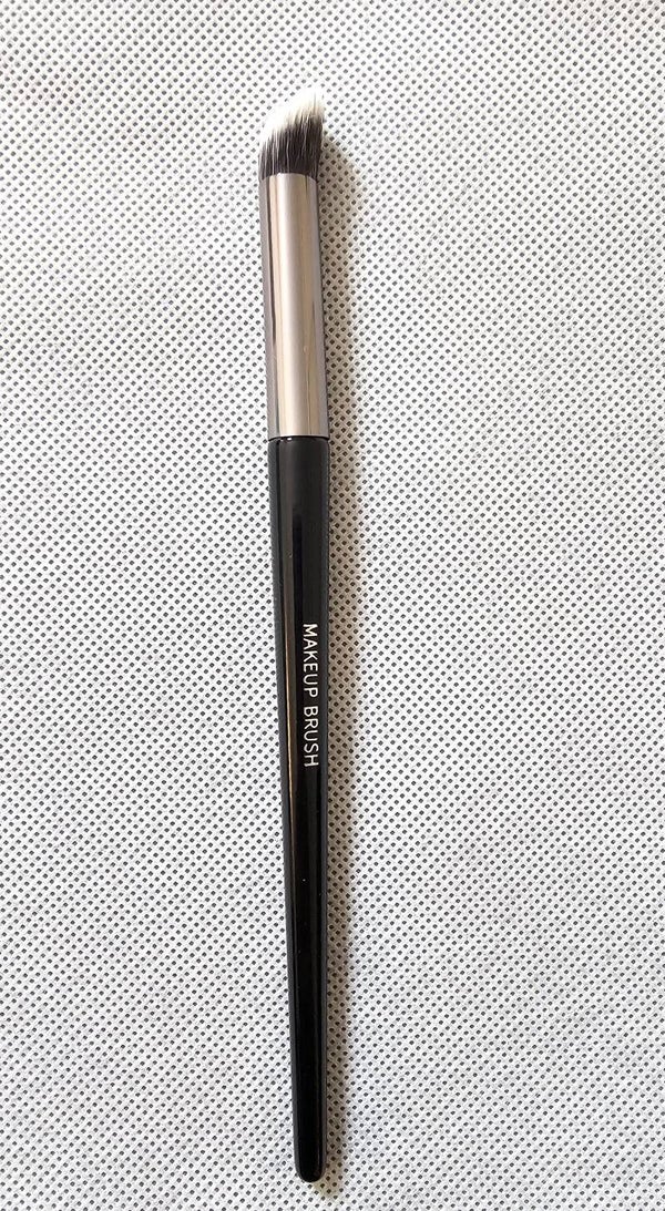 Professional Angled Concealer & Blending Brush