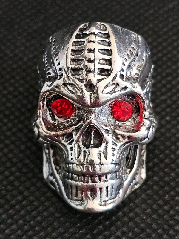 Men’s Red-Eyed Skull Statement Ring