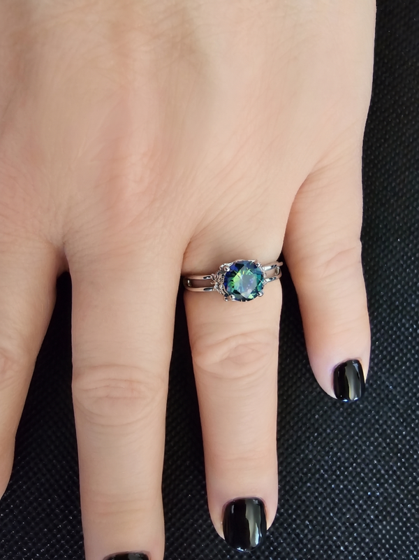 Solitaire Fashion Ring with Radiant Iridescent Stone