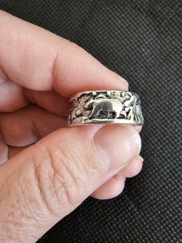 Unisex Rustic Wildlife Bear Band Ring