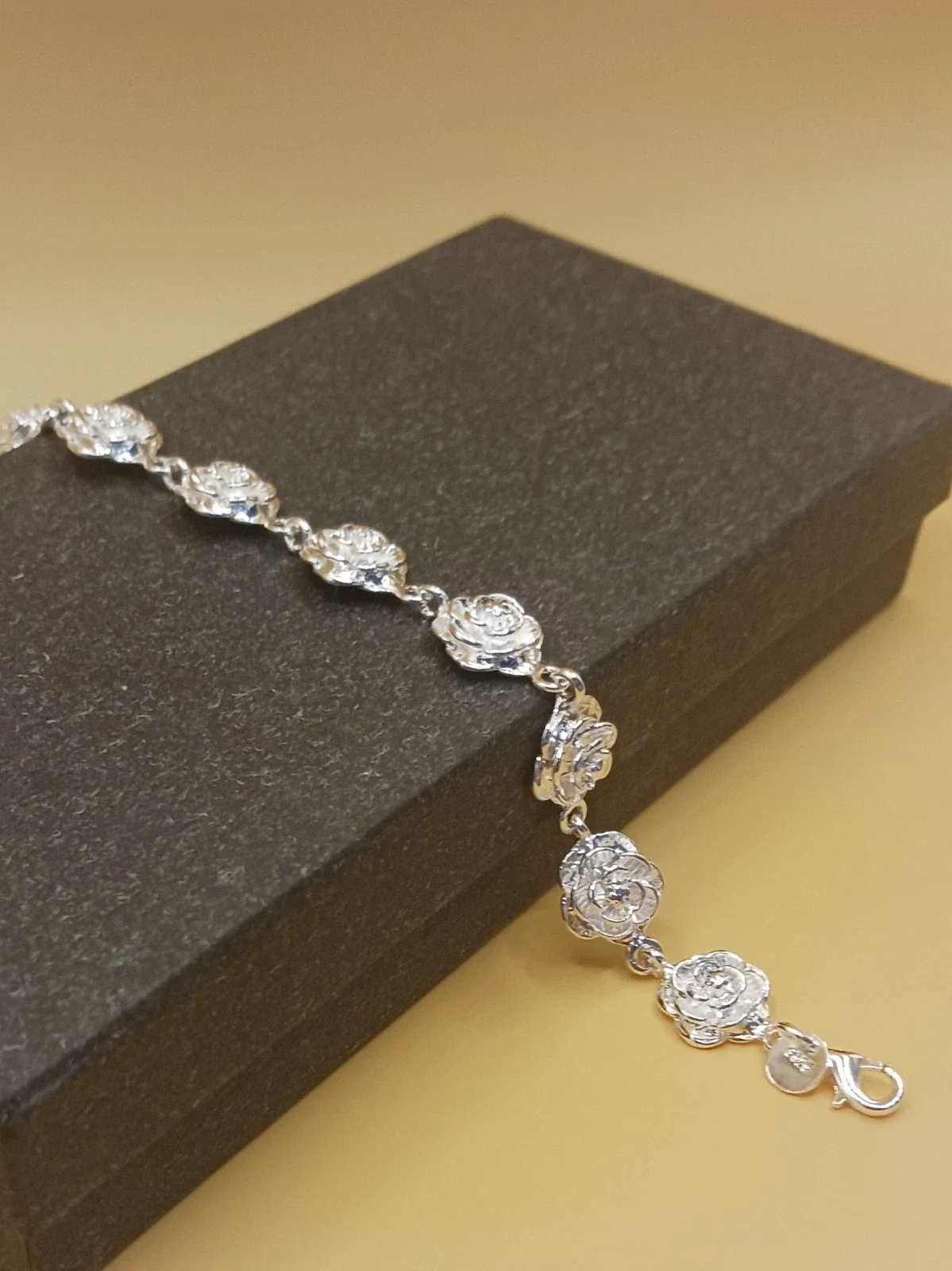 9" Sterling Silver Plated Big Flowers Bracelet with Extender